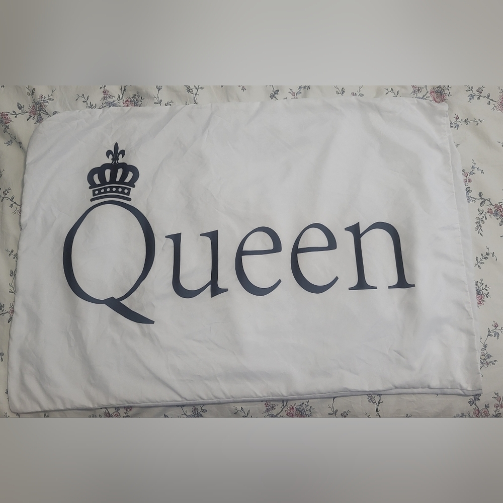 Elegant Black and White Pillow Case. For The‎ Queen Bee! Bend The Knee!!